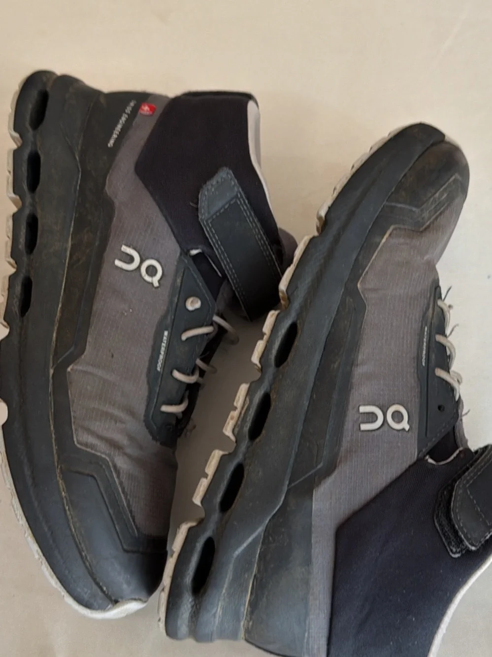 On Running Kids' Black and Gray Slip-On Sneakers